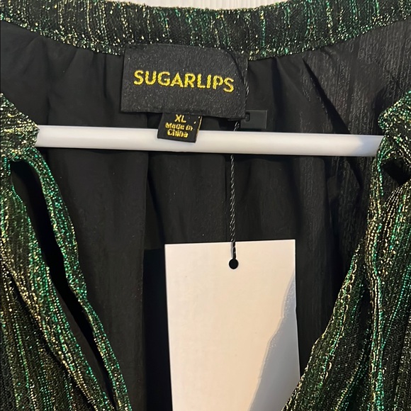 Elegant Green Dress with Gold Accents - Picture 2 of 6